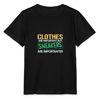 Les vêtements sont importants, mais les baskets sont importantes - T-shirt bio MINI CREATOR Stanley/Stella Enfant - noir - Devant - Mikhail (115cm)