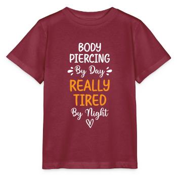 Beruf Schmerz Körperschmuck Studio - Stanley/Stella Kinder T-Shirt MINI CREATOR  - Burgunderrot - Vorne - Kain (125cm)