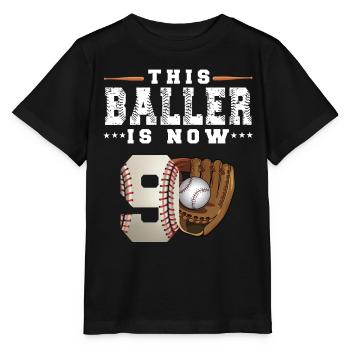 This Baller is now 9 Baseball 9. Geburtstag - Stanley/Stella Kinder T-Shirt MINI CREATOR  - Schwarz - Vorne - Mikhail (115cm)
