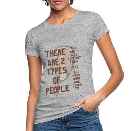 There are two types of people. Flying for everyone - Women's Organic T-Shirt