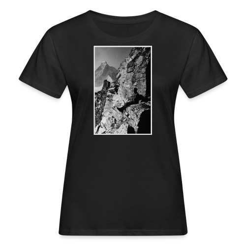 Ein Mann der auf einem Berg ausruht - Frauen Bio-T-Shirt