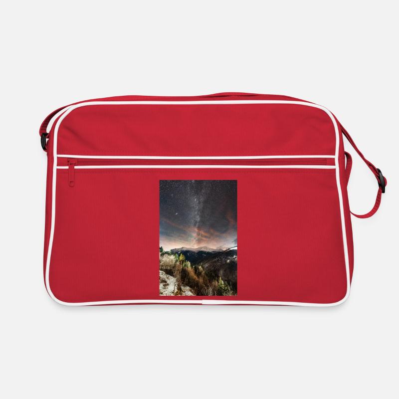 Die Milchstraße oberhalb der Agrafa-Berge Retro Tasche