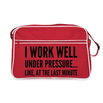 Ich arbeite gut unter Druck Wie in letzter Minute - Retro Tasche - Rot/Weiß - Vorne