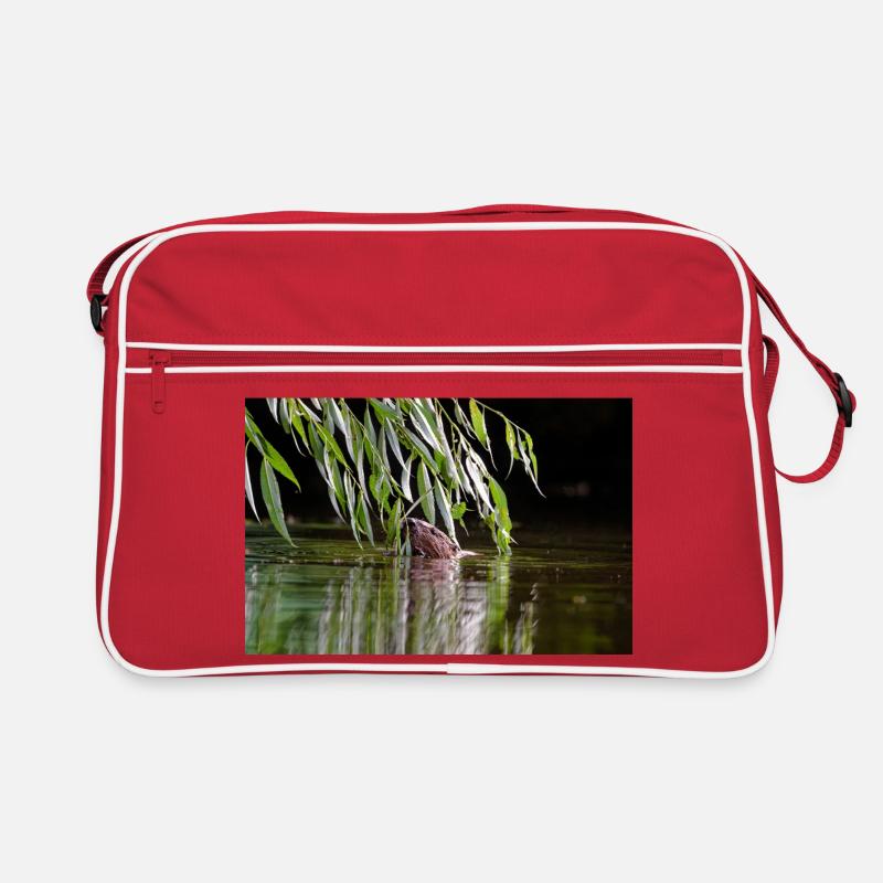 000_0762_DxO - Beaver Feeding on Willow Branches Retro Bag