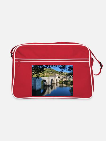 Wild Lake & Castle – Nature Landscape France - Retro Bag - red/white - Front