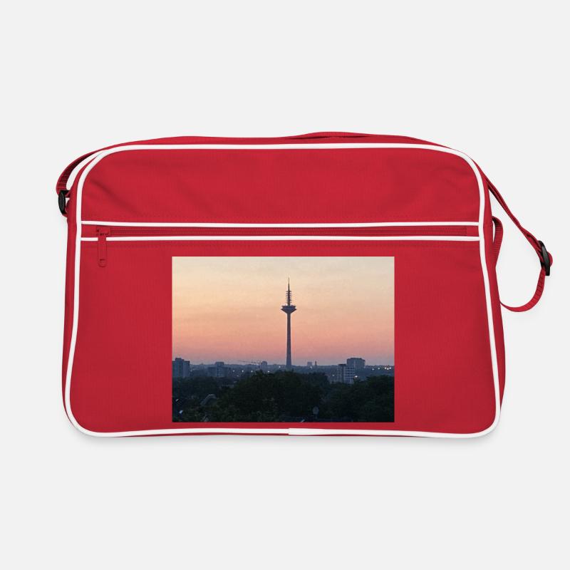 Dämmerungsskyline mit Turm-Silhouette Retro Tasche