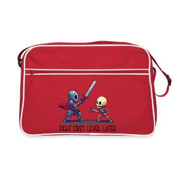 Premier combat, niveau plus tard – Chevalier contre Squelette - Sac Retro - rouge/blanc - Devant