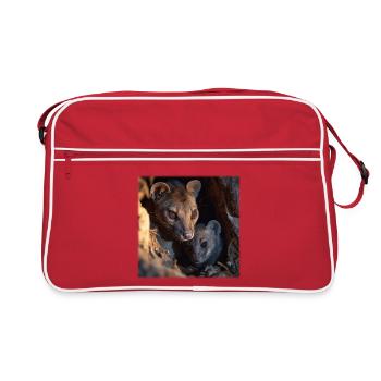 Fossa mit Jungtier – Schutz & Verbundenheit - Retro Tasche - Rot/Weiß - Vorne
