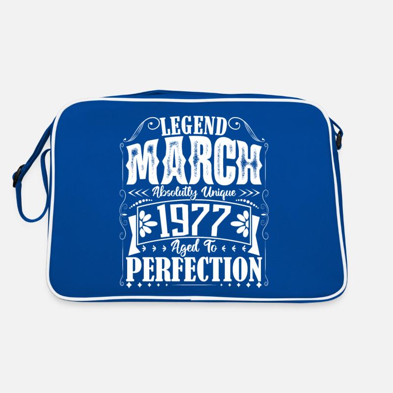 Mars 1977. Cadeau d'Anniversaire mars 1977. March. Sac Retro