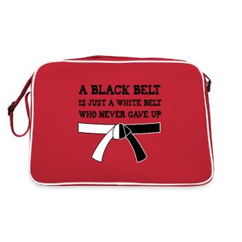 Arts martiaux Une ceinture noire n'est qu'une ceinture blanche - Sac Retro - rouge/blanc - Dos