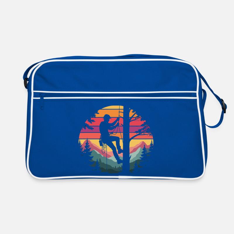 Kletterer im Sunset-Wald Retro Tasche
