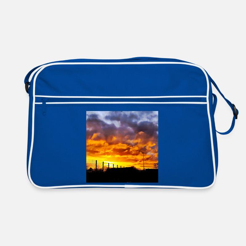 Coucher de soleil – Couleurs de feu dans le ciel du soir Sac Retro