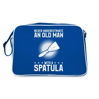 Ne sous-estimez jamais un vieil homme avec une spatule - Sac Retro - bleu/blanc - Dos
