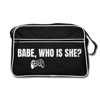 Babe Who Is She Gamer Spruch - Retro Tasche - Schwarz/Weiß - Vorne