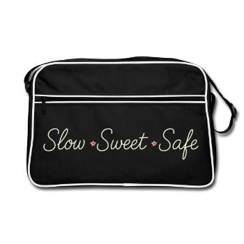 Ruhe Ist Rebellion. Soft Life Self Care - Retro Tasche - Schwarz/Weiß - Vorne