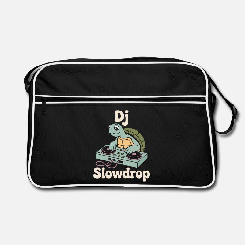 DJ Slowdrop Turtle at the DJ booth Retro Bag