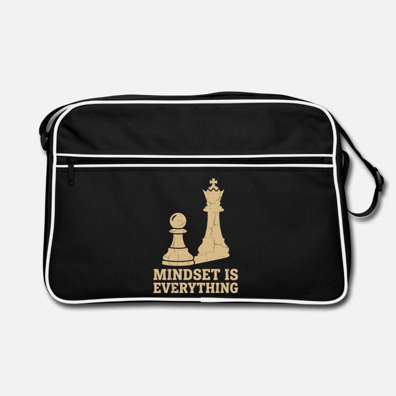 Mindset Is Everything – Chess Strategy Design Retro Tasche