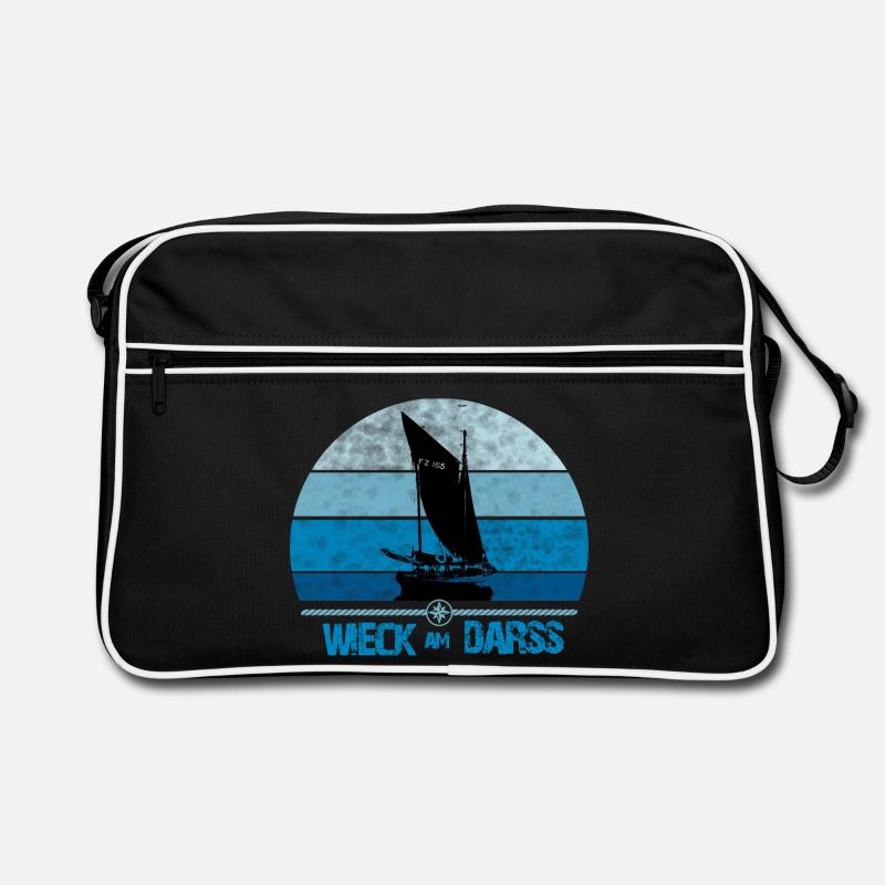 Wieck am Darss mit Zeesboot - Retro Tasche - Schwarz/Weiß