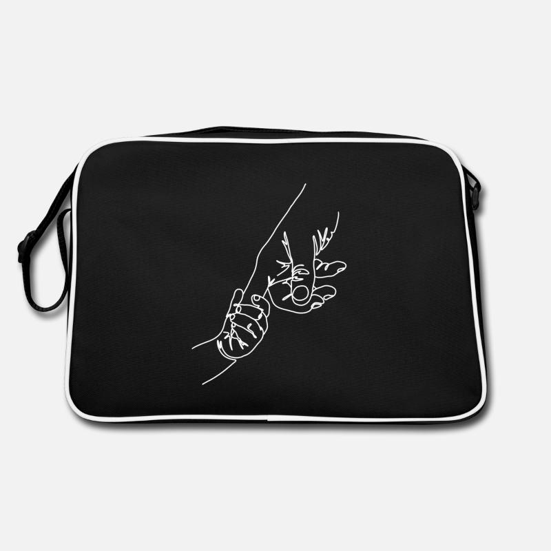 Kind hält Eltern mit dem Finger in weiß Retro Tasche