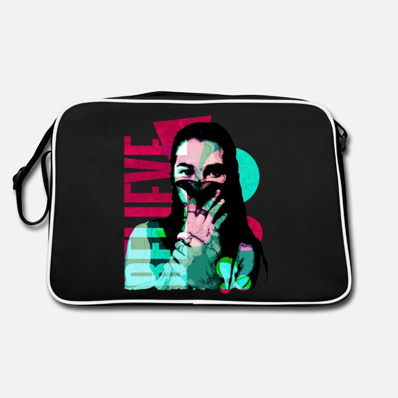 Frau mit Schmetterling - Retro Tasche - Schwarz/Weiß