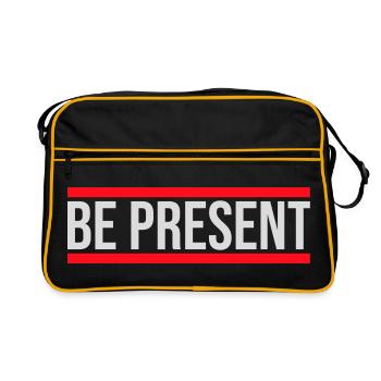 Be present at the moment here and now Quote Text - Retro Bag - black/gold - Front