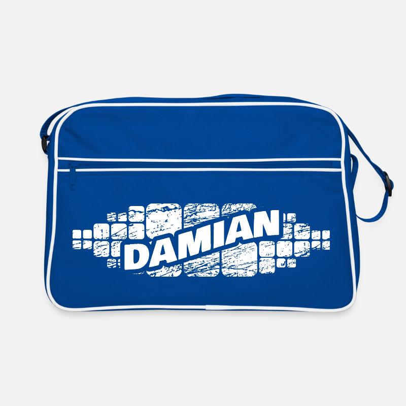 Damian dans le rôle de Damian Sac Retro