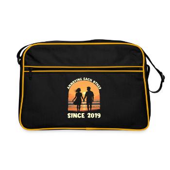 Nous nous embêtons l’un l’autre depuis l’anniversaire en 2019 - Sac Retro - noir/or - Devant