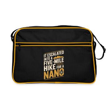 Five miles because of Nano | Geocaching Humor - Retro Bag - black/gold - Front