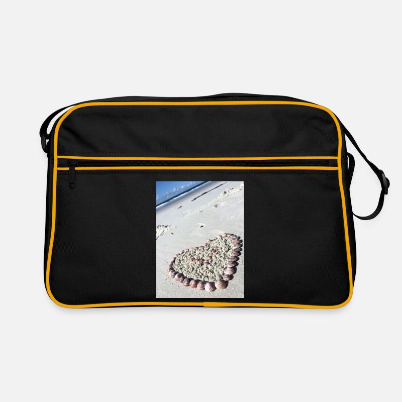 Heart of shells on the beach Retro Bag