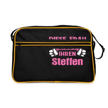 Diese Frau liebt ihren Steffen - Retro Tasche - Schwarz/Gold - Vorne