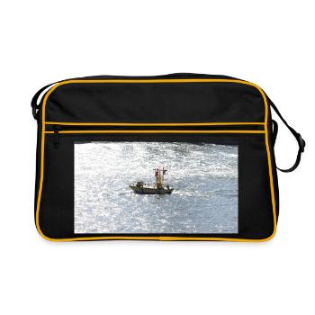 Fischerboot im Glitzermeer - Retro Tasche - Schwarz/Gold - Vorne