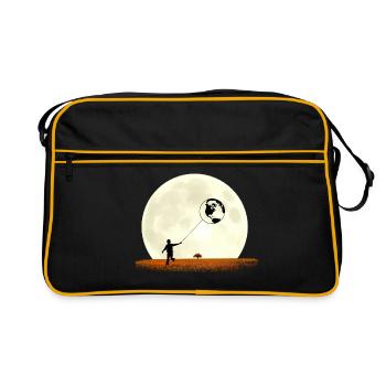 Boy on meadow pulls earth in front of moon - Retro Bag - black/gold - Front