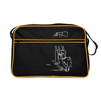 Woman chickens feed farm gift idea animals - Retro Bag - black/gold - Front