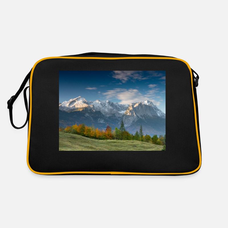 Herbststimmung unterhalb der Zugspitze Retro Tasche