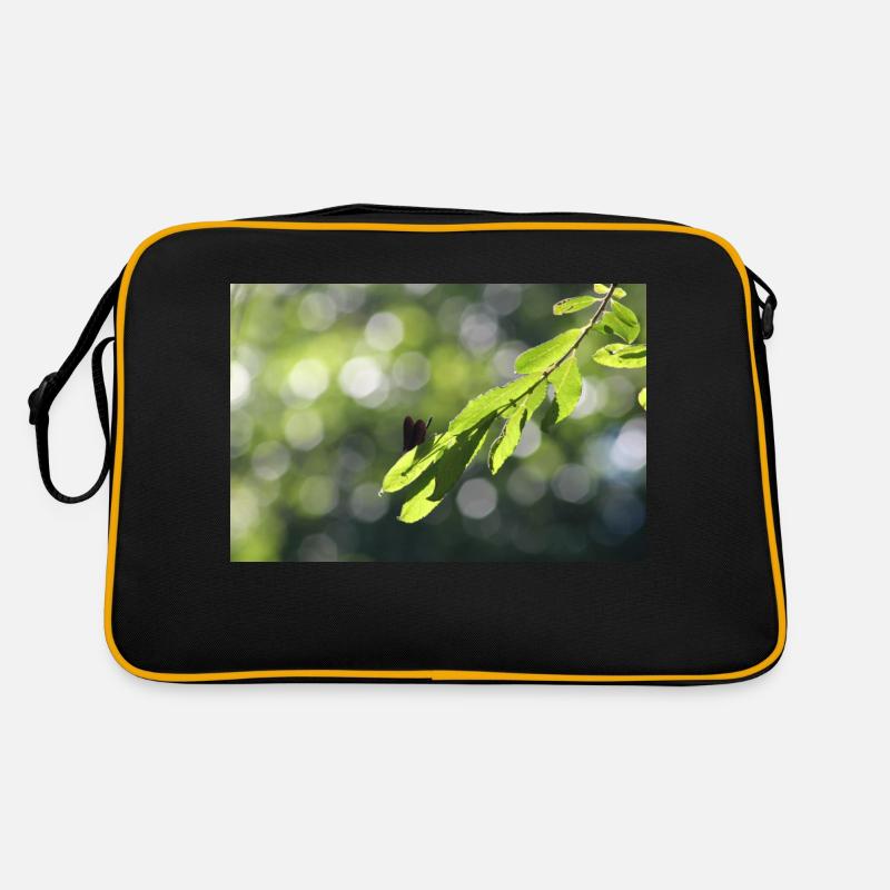 Calopteryx hinter dem Blatt Retro Tasche
