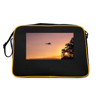 Militärhubschrauber am Himmel - Retro Tasche - Schwarz/Gold - Hinten