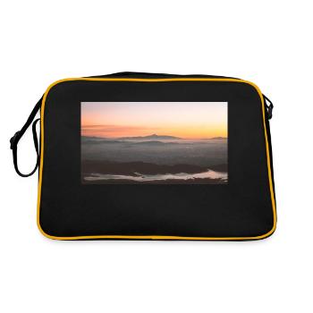 Morning glowing light on the summits of Kisavos - Retro Bag - black/gold - Back
