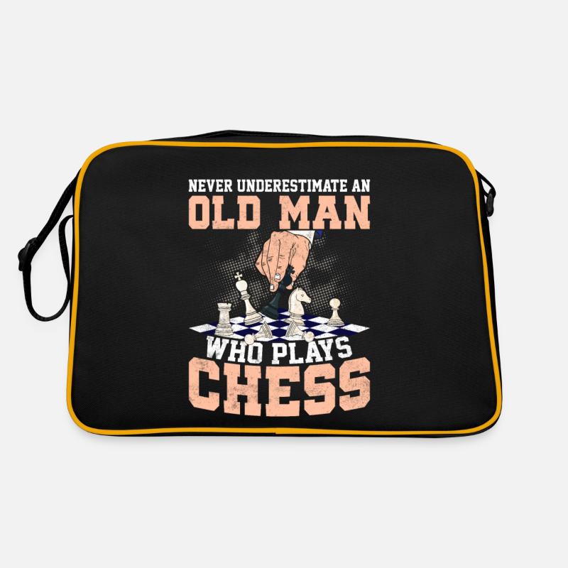 Never Underestimate An Old Man Who Plays Chess Pla Retro Tasche