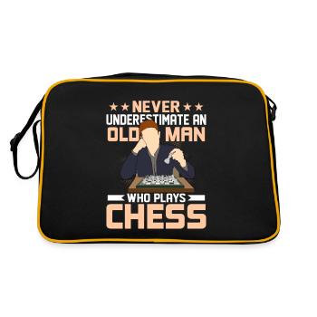 Never Underestimate An Old Man Who Plays Chess Boa - Retro Tasche - Schwarz/Gold - Hinten