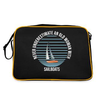 Never Underestimate An Old Woman With Sailboats - Retro Tasche - Schwarz/Gold - Hinten