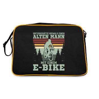 Never underestimate an old man with an e- - Retro Bag - black/gold - Back