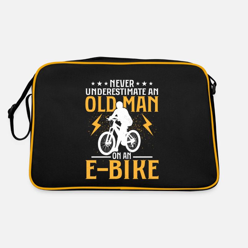 Never Underestimate An Old Man On An E-Bike Pedele Retro Tasche