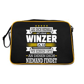 Leg Dich Niemals Mit Einem Winzer An Weinbauer - Retro Tasche - Schwarz/Gold - Hinten