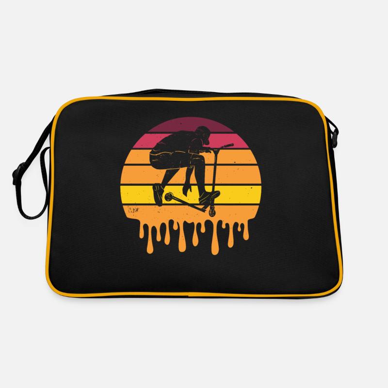 Conducteur De Scooter Cool Devant Un Coucher De Soleil Rétro Sac Retro