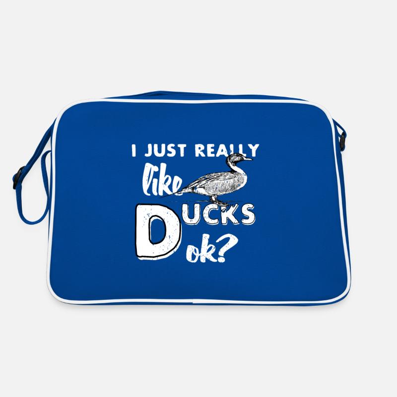 Canards de canard nagent sur le lac Sac Retro