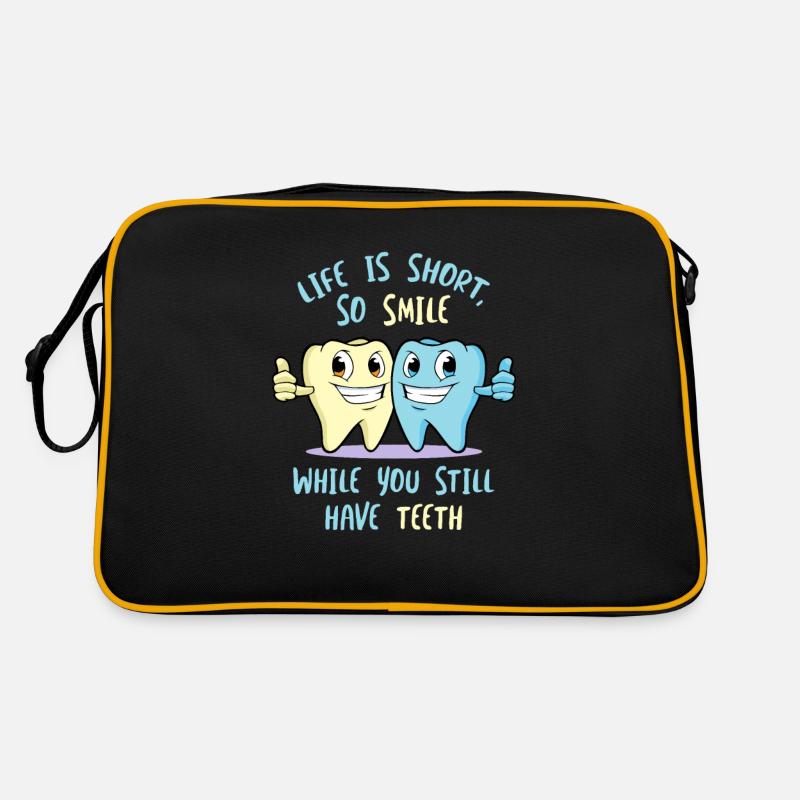 Life Is Short So Smile While You Still Have Teeth Retro Tasche