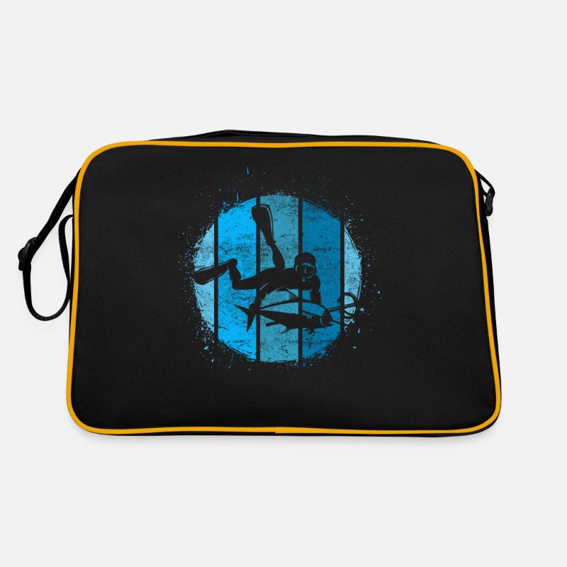 Apnéiste sous-marin de l'océan Sac Retro