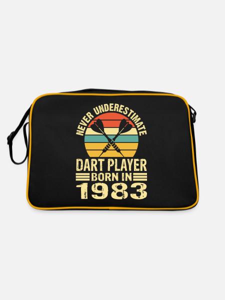 Never Underestimate Dart Player Born In 1983 - Retro Tasche - Schwarz/Gold - Hinten