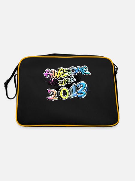 Awesome since 2013 Graffiti Motiv - Retro Tasche - Schwarz/Gold - Hinten