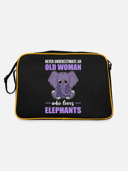 Never Underestimate An Old Woman Who Loves - Retro Tasche - Schwarz/Gold - Hinten